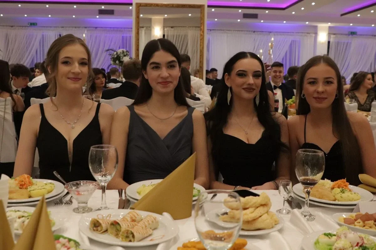 Studniówka uczniów "Koperniczka" w Tango. Niezapomniana noc maturzystów (zdjęcia, wideo)