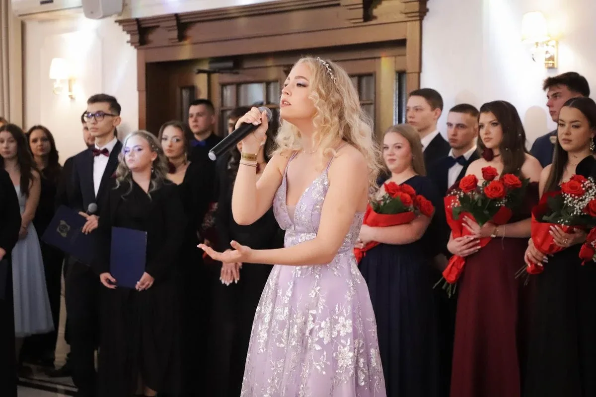 Maturzyści "Rubinka" bawią się na balu w Maciejowej Chacie (zdjęcia, wideo)