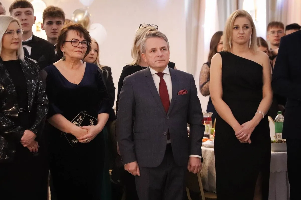 Maturzyści "Rubinka" bawią się na balu w Maciejowej Chacie (zdjęcia, wideo)