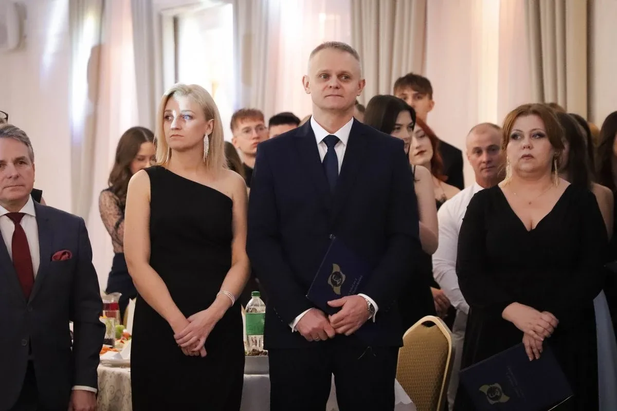 Maturzyści "Rubinka" bawią się na balu w Maciejowej Chacie (zdjęcia, wideo)