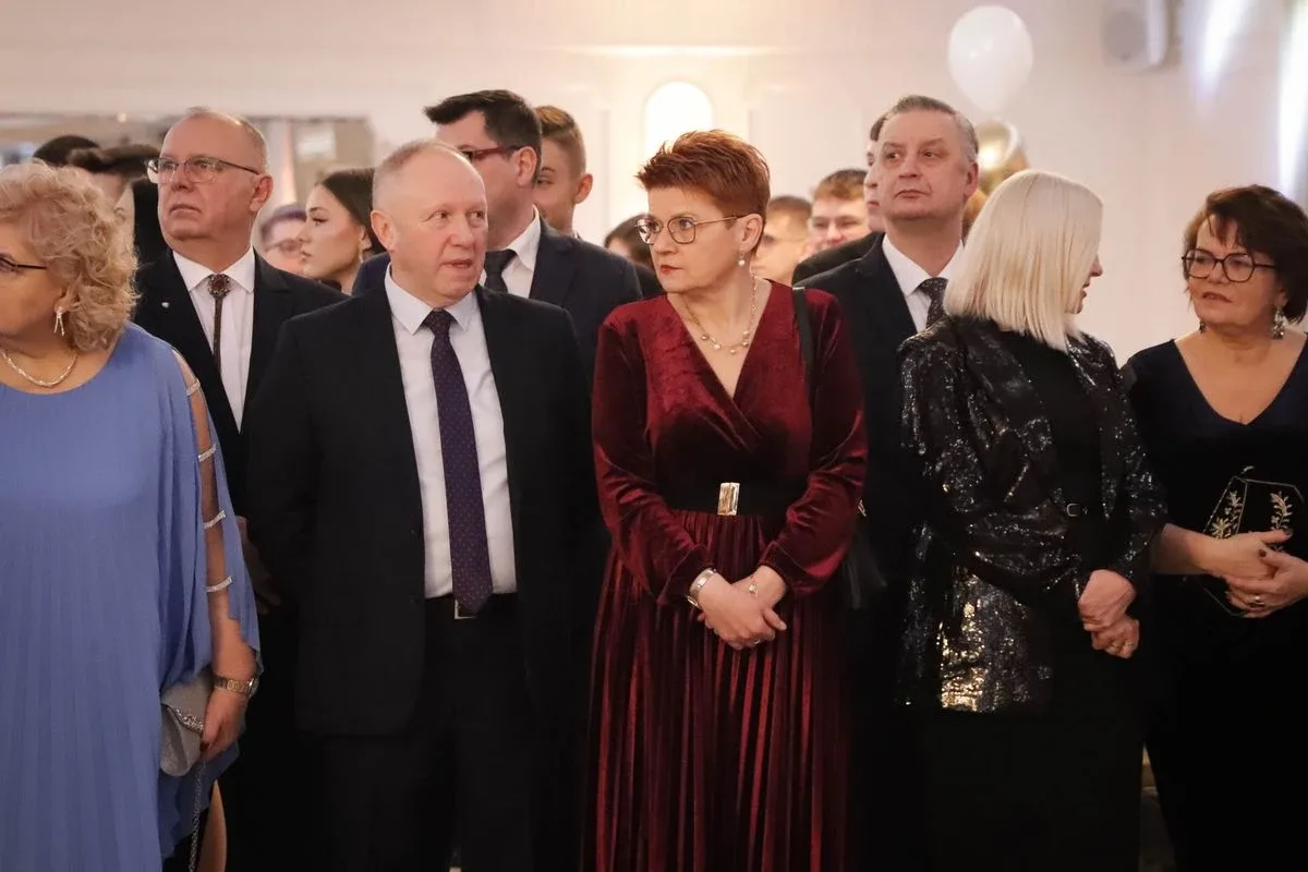 Maturzyści "Rubinka" bawią się na balu w Maciejowej Chacie (zdjęcia, wideo)