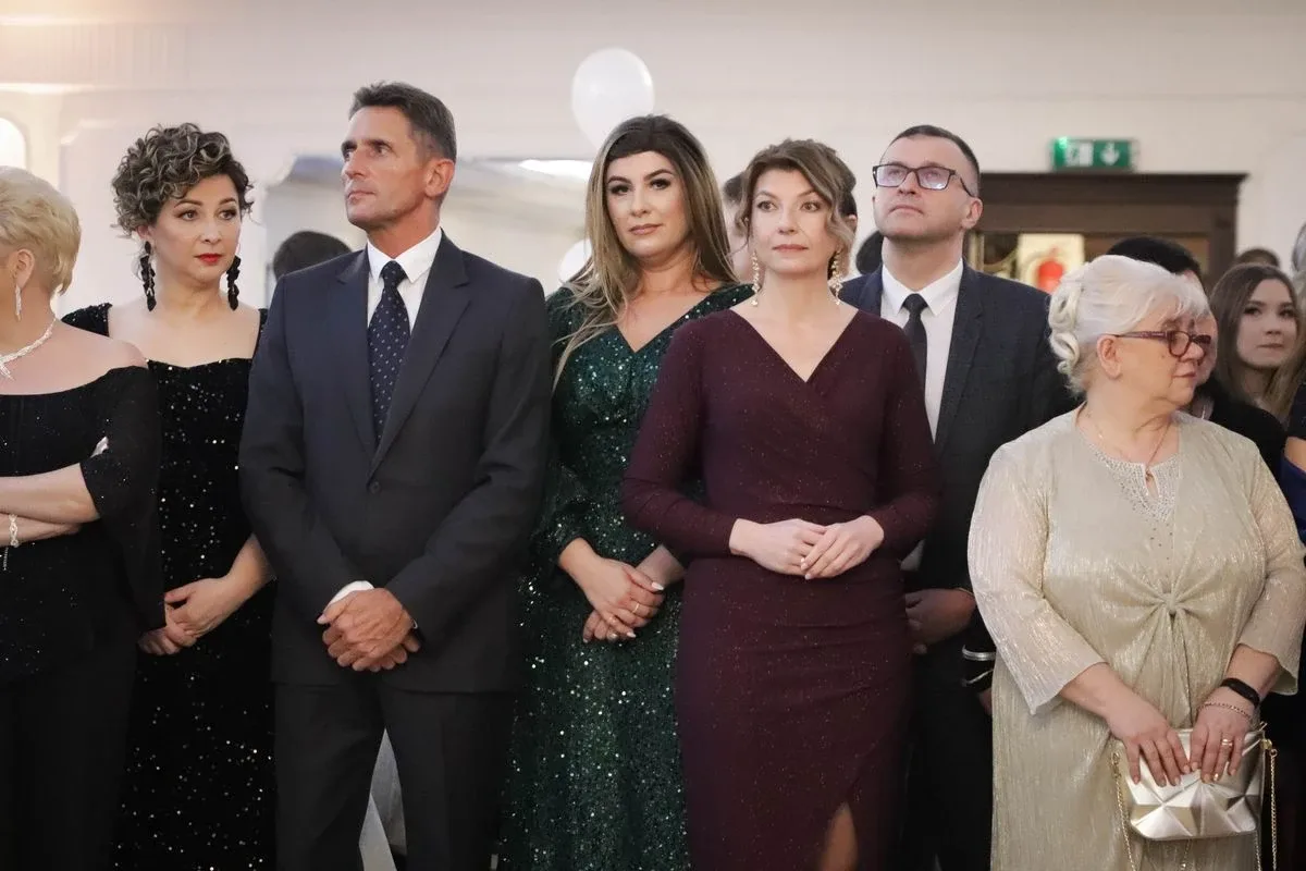 Maturzyści "Rubinka" bawią się na balu w Maciejowej Chacie (zdjęcia, wideo)