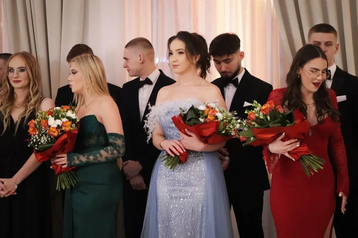 Maturzyści "Rubinka" bawią się na balu w Maciejowej Chacie (zdjęcia, wideo)