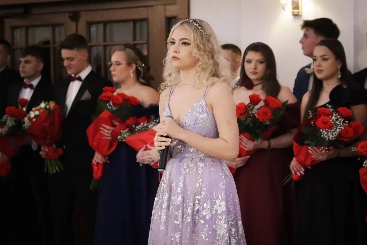 Maturzyści "Rubinka" bawią się na balu w Maciejowej Chacie (zdjęcia, wideo)