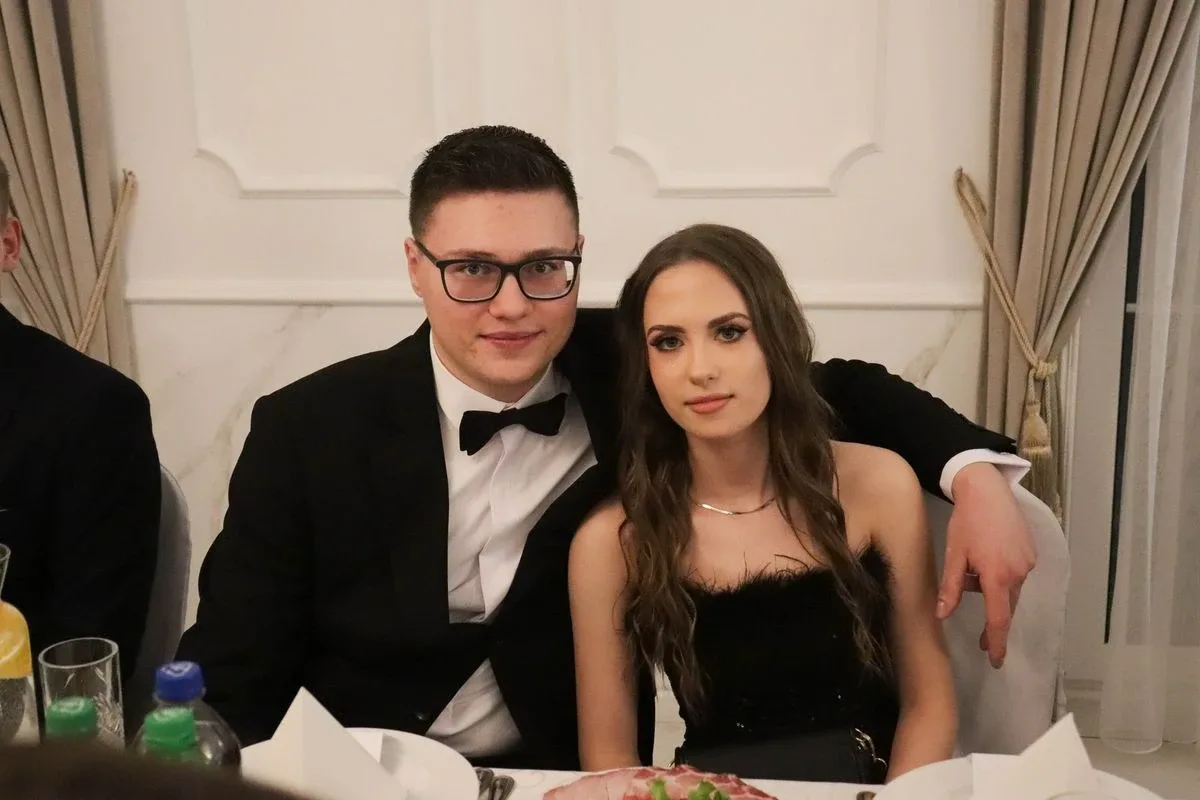 Uczniowie ZSCKR w Starym Lubiejewie świętują swoją niezapomnianą studniówkę (zdjęcia, wideo)