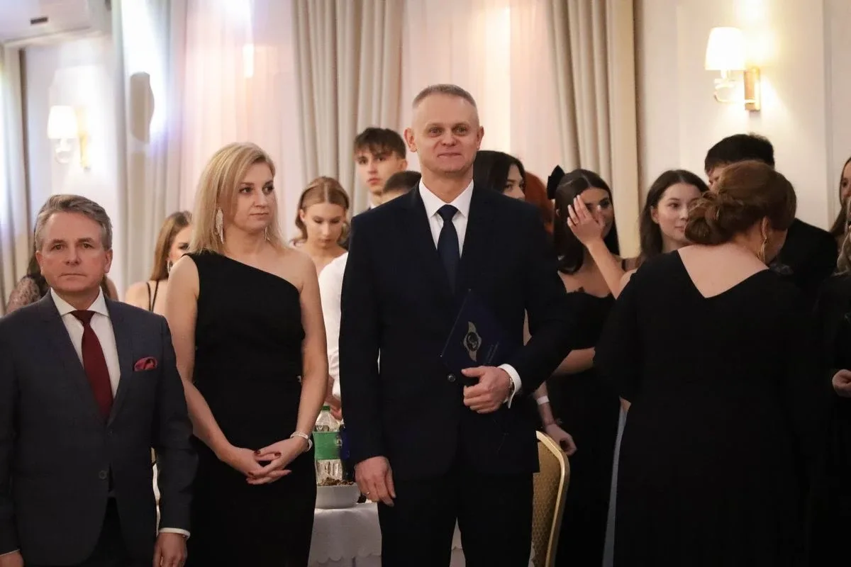 Maturzyści "Rubinka" bawią się na balu w Maciejowej Chacie (zdjęcia, wideo)