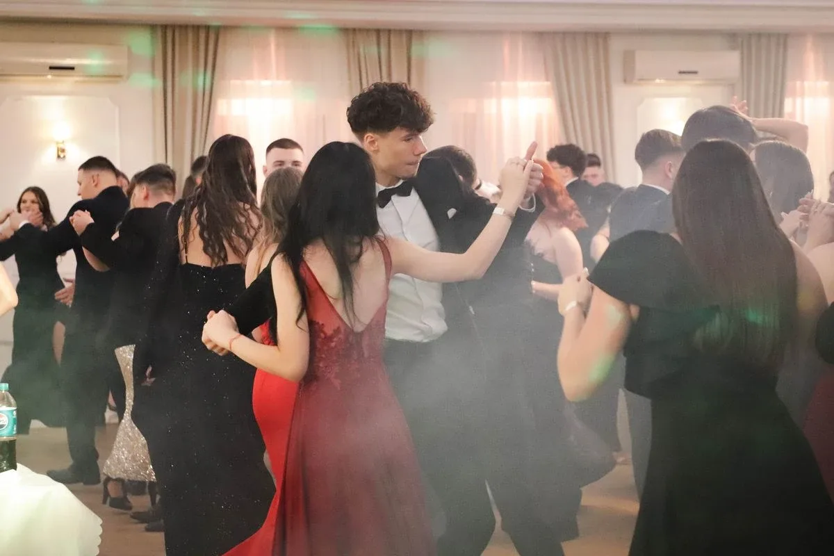 Maturzyści "Rubinka" bawią się na balu w Maciejowej Chacie (zdjęcia, wideo)