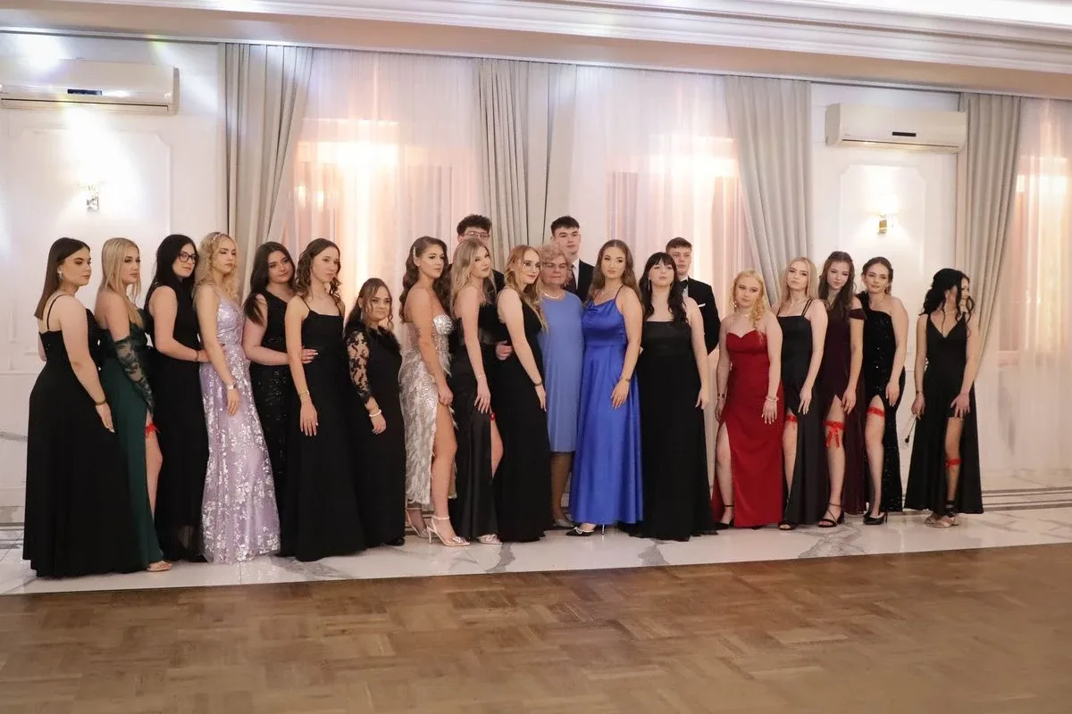 Maturzyści "Rubinka" bawią się na balu w Maciejowej Chacie (zdjęcia, wideo)
