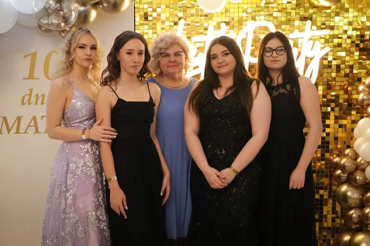 Maturzyści "Rubinka" bawią się na balu w Maciejowej Chacie (zdjęcia, wideo)
