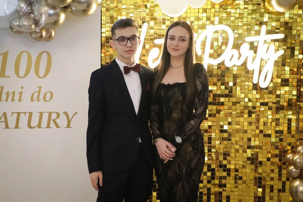 Maturzyści "Rubinka" bawią się na balu w Maciejowej Chacie (zdjęcia, wideo)