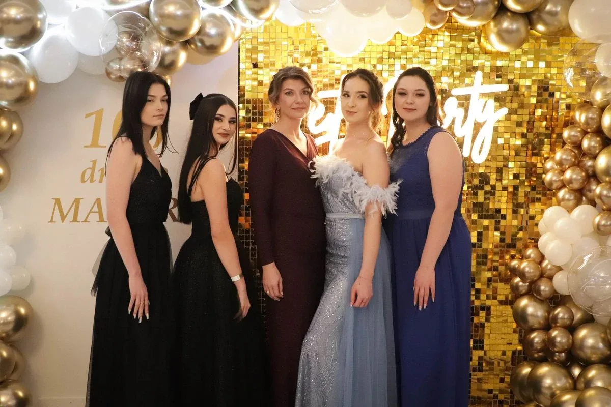 Maturzyści "Rubinka" bawią się na balu w Maciejowej Chacie (zdjęcia, wideo)