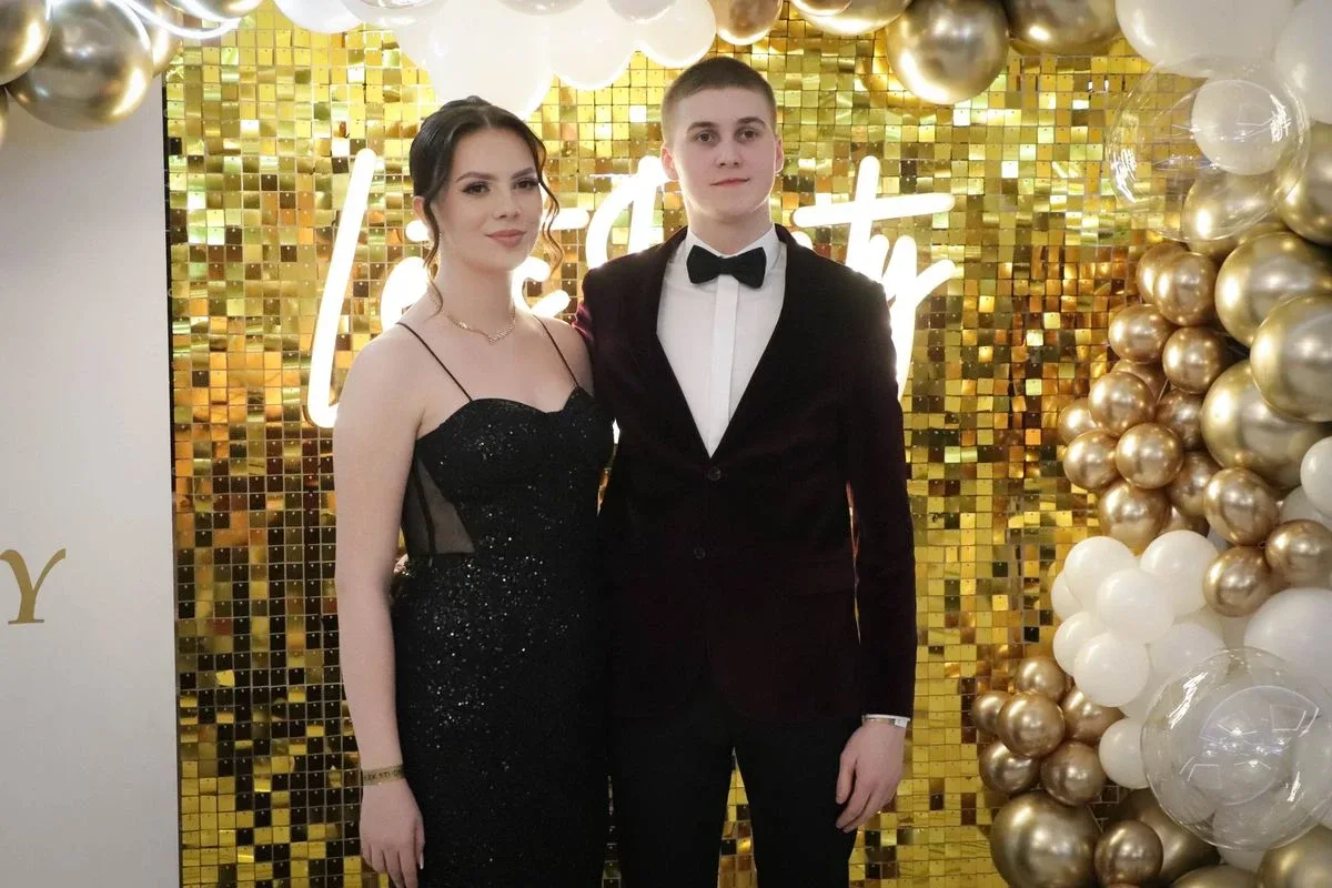 Maturzyści "Rubinka" bawią się na balu w Maciejowej Chacie (zdjęcia, wideo)