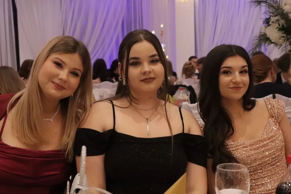 Studniówka uczniów "Koperniczka" w Tango. Niezapomniana noc maturzystów (zdjęcia, wideo)
