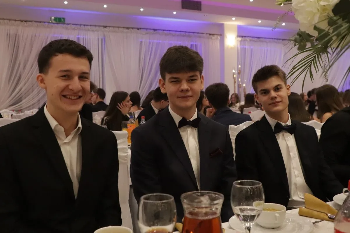 Studniówka uczniów "Koperniczka" w Tango. Niezapomniana noc maturzystów (zdjęcia, wideo)