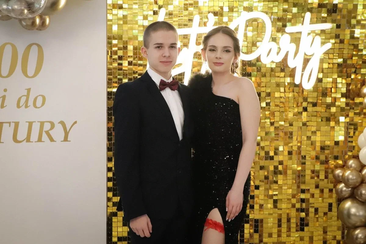 Maturzyści "Rubinka" bawią się na balu w Maciejowej Chacie (zdjęcia, wideo)