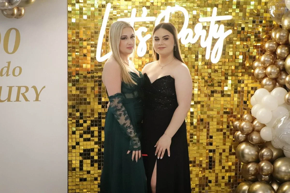 Maturzyści "Rubinka" bawią się na balu w Maciejowej Chacie (zdjęcia, wideo)
