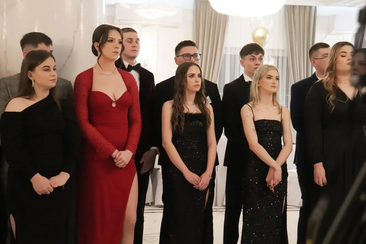 Uczniowie ZSCKR w Starym Lubiejewie świętują swoją niezapomnianą studniówkę (zdjęcia, wideo)