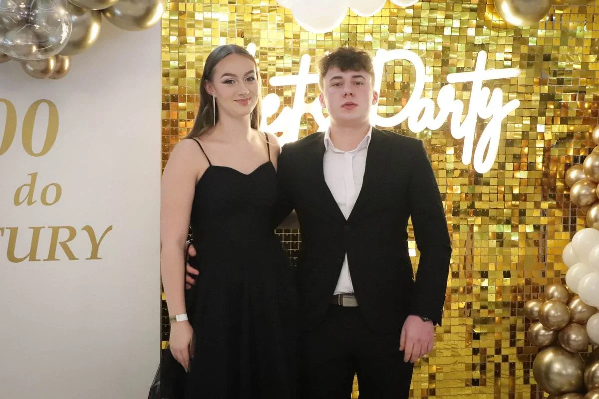 Maturzyści "Rubinka" bawią się na balu w Maciejowej Chacie (zdjęcia, wideo)