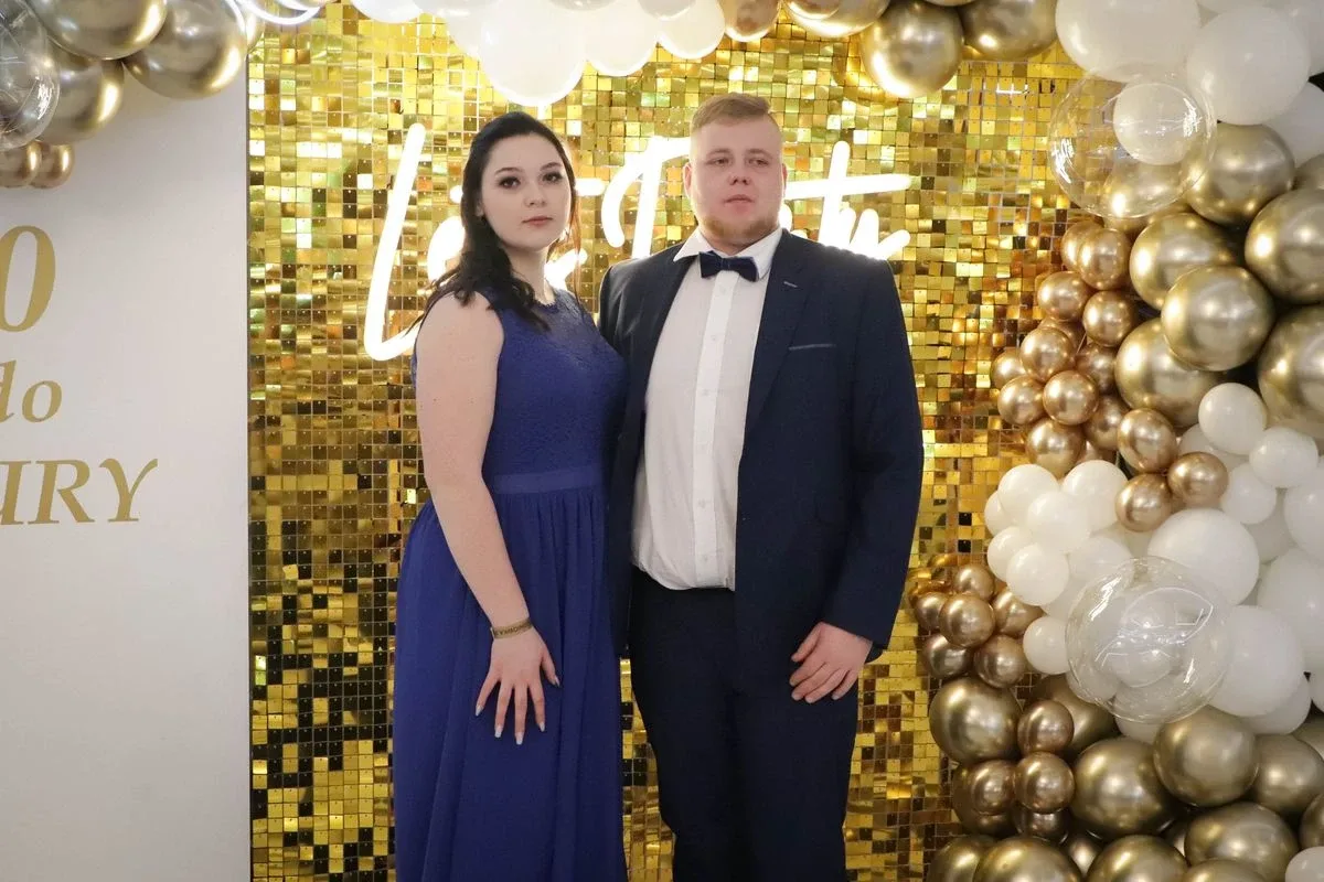 Maturzyści "Rubinka" bawią się na balu w Maciejowej Chacie (zdjęcia, wideo)