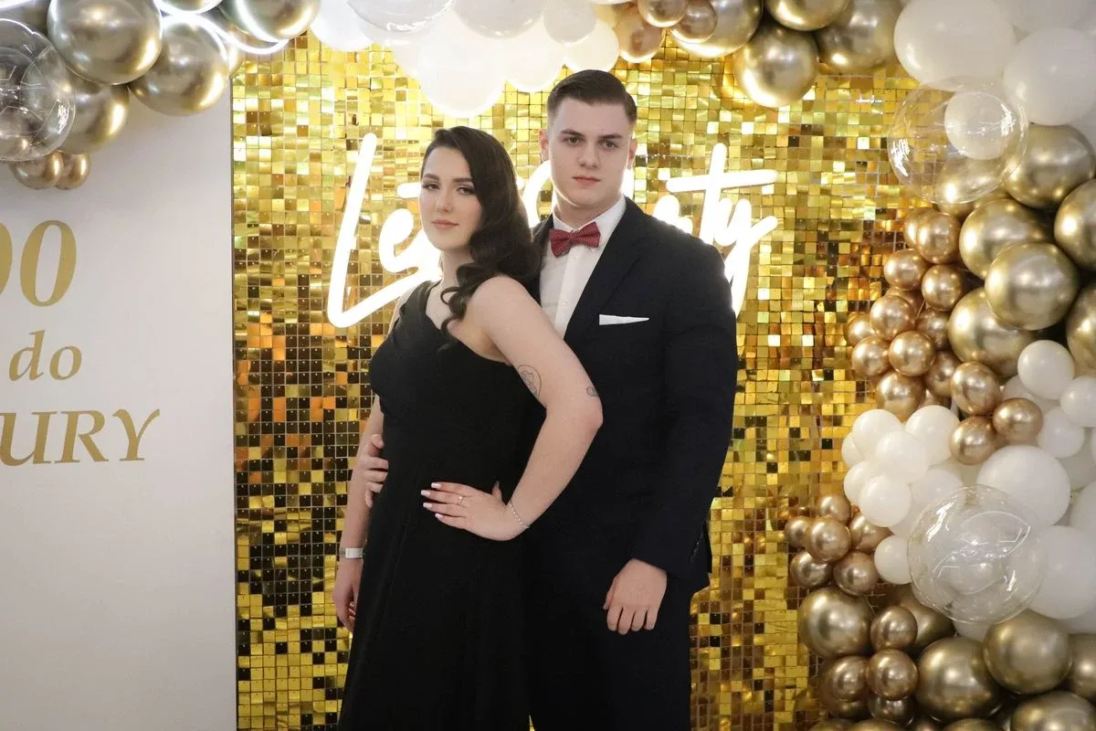 Maturzyści "Rubinka" bawią się na balu w Maciejowej Chacie (zdjęcia, wideo)