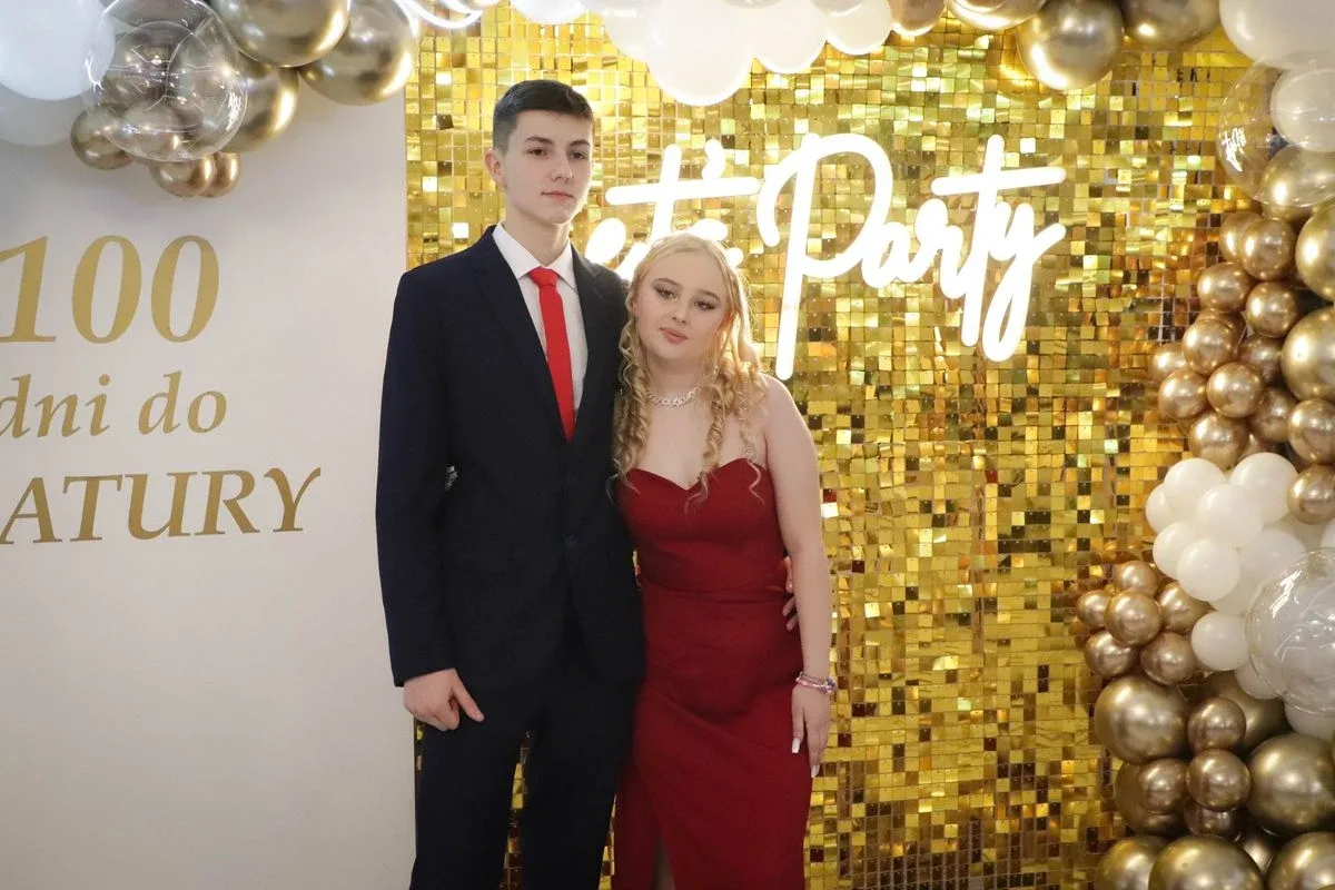 Maturzyści "Rubinka" bawią się na balu w Maciejowej Chacie (zdjęcia, wideo)
