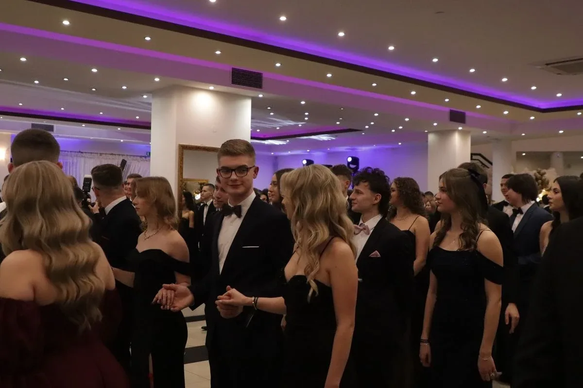 Studniówka uczniów "Koperniczka" w Tango. Niezapomniana noc maturzystów (zdjęcia, wideo)