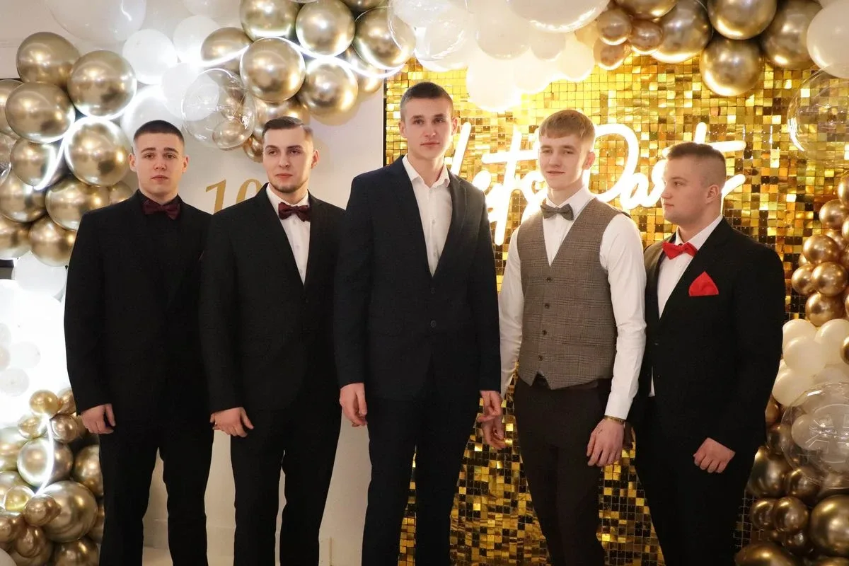 Maturzyści "Rubinka" bawią się na balu w Maciejowej Chacie (zdjęcia, wideo)