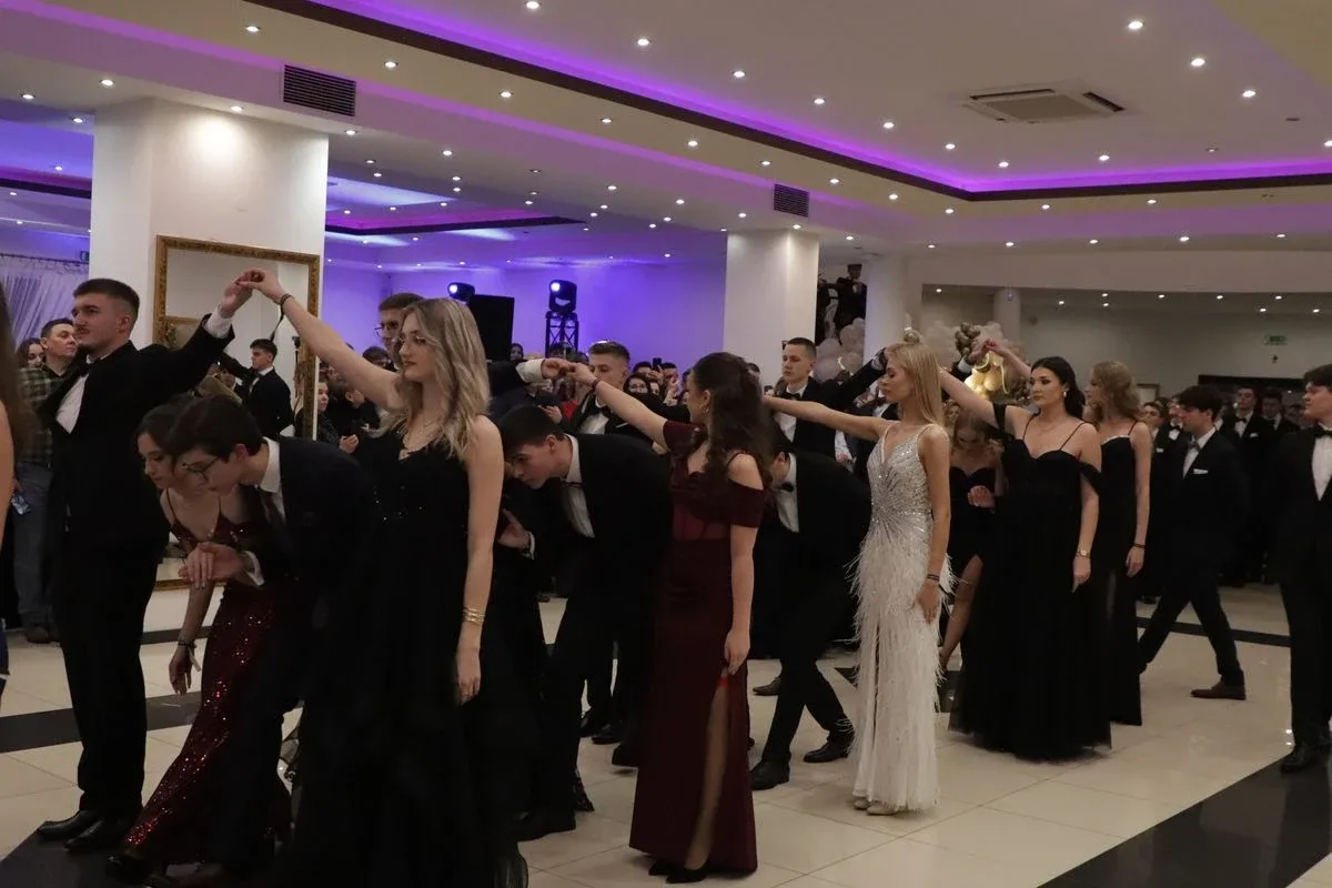 Studniówka uczniów "Koperniczka" w Tango. Niezapomniana noc maturzystów (zdjęcia, wideo)