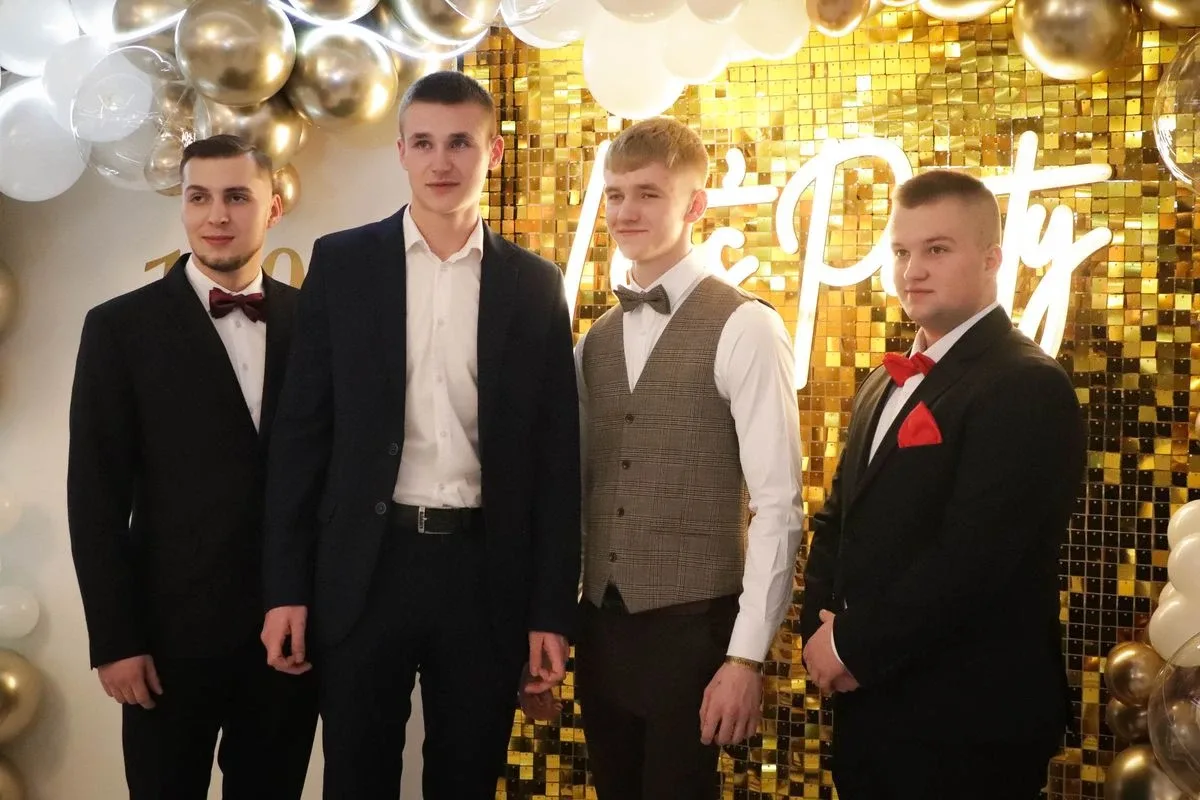 Maturzyści "Rubinka" bawią się na balu w Maciejowej Chacie (zdjęcia, wideo)