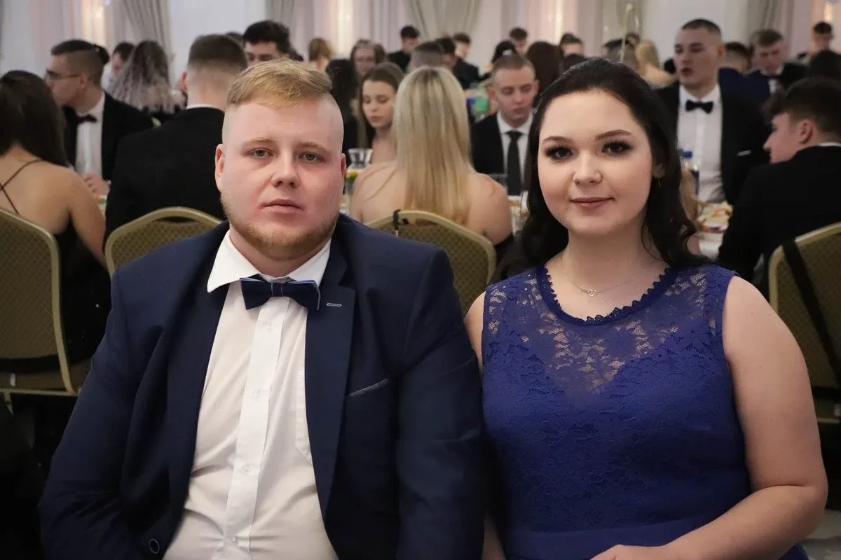 Maturzyści "Rubinka" bawią się na balu w Maciejowej Chacie (zdjęcia, wideo)