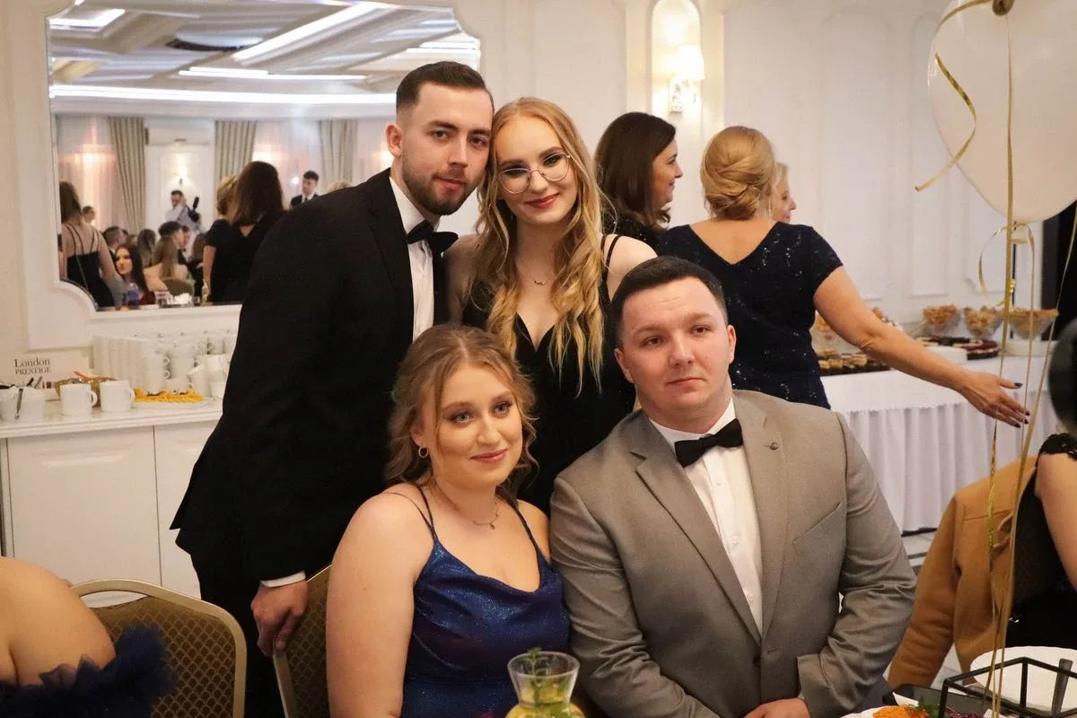Maturzyści "Rubinka" bawią się na balu w Maciejowej Chacie (zdjęcia, wideo)