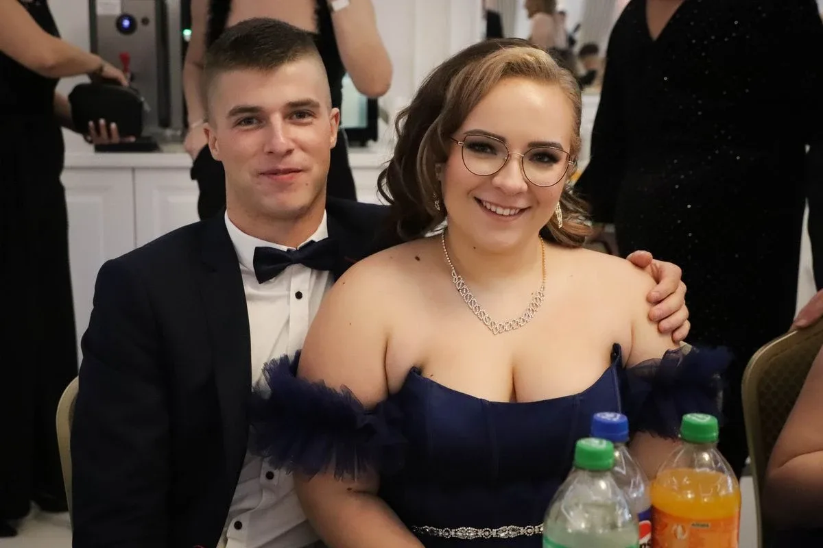 Maturzyści "Rubinka" bawią się na balu w Maciejowej Chacie (zdjęcia, wideo)