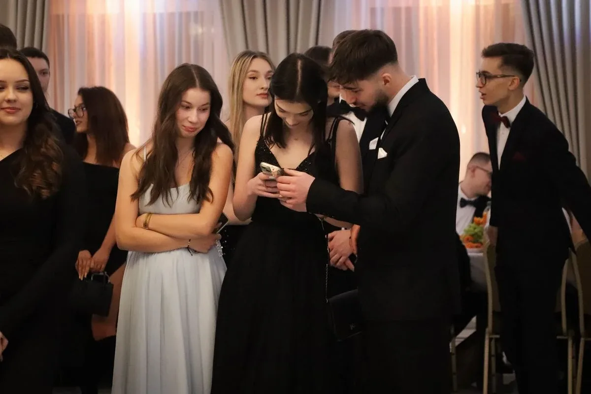 Maturzyści "Rubinka" bawią się na balu w Maciejowej Chacie (zdjęcia, wideo)