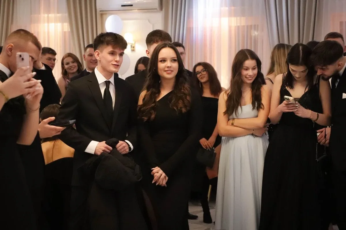 Maturzyści "Rubinka" bawią się na balu w Maciejowej Chacie (zdjęcia, wideo)