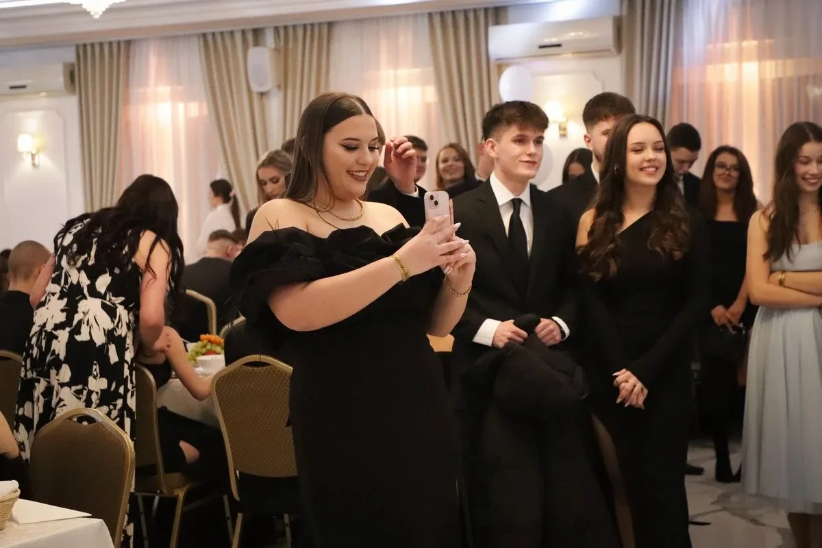 Maturzyści "Rubinka" bawią się na balu w Maciejowej Chacie (zdjęcia, wideo)