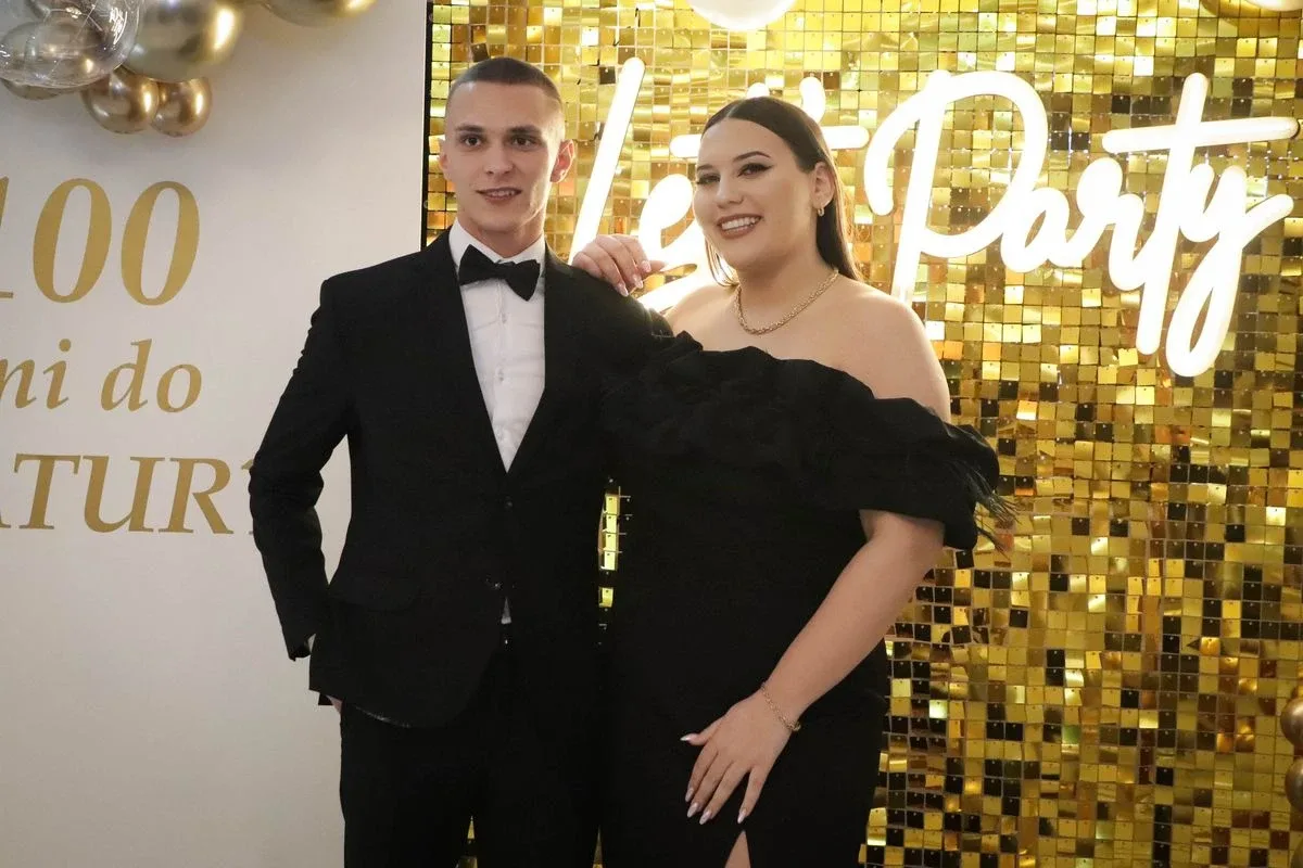 Maturzyści "Rubinka" bawią się na balu w Maciejowej Chacie (zdjęcia, wideo)
