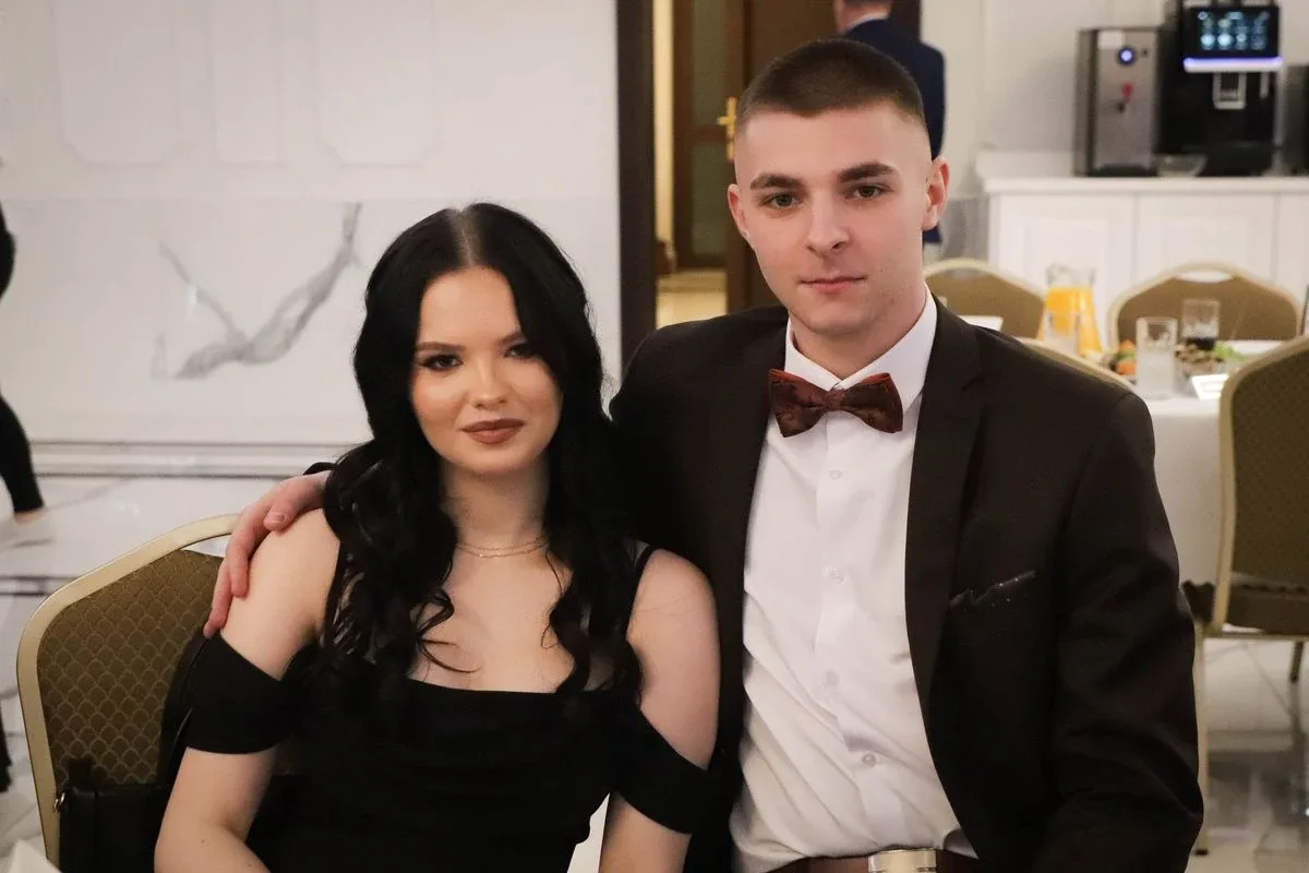 Maturzyści "Rubinka" bawią się na balu w Maciejowej Chacie (zdjęcia, wideo)