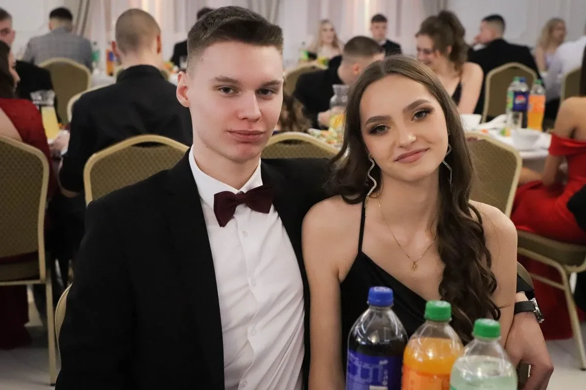 Maturzyści "Rubinka" bawią się na balu w Maciejowej Chacie (zdjęcia, wideo)