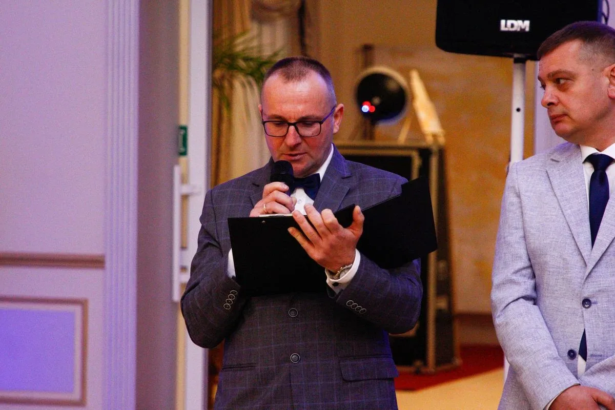 Ostatni bal przed maturą. Studniówka uczniów "Ekonomika" (zdjęcia, wideo)