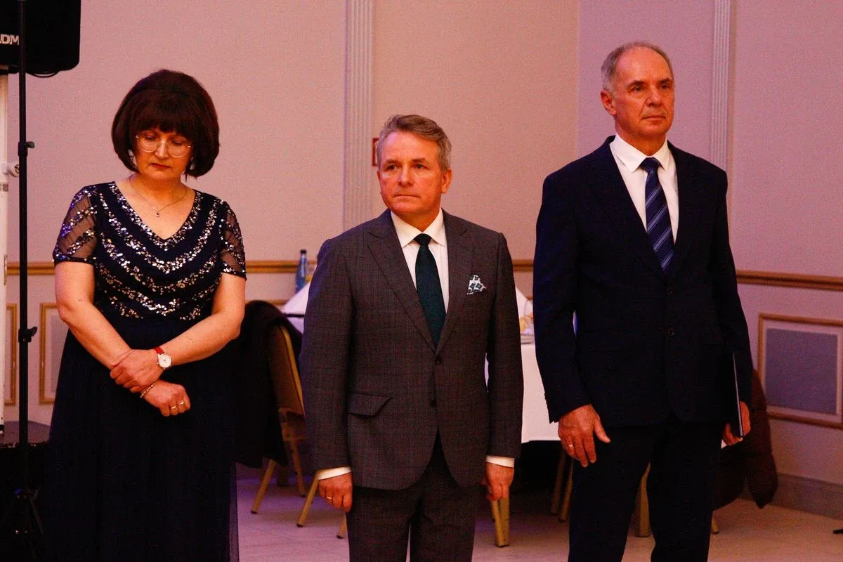 Ostatni bal przed maturą. Studniówka uczniów "Ekonomika" (zdjęcia, wideo)