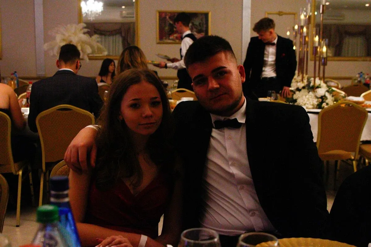 Ostatni bal przed maturą. Studniówka uczniów "Ekonomika" (zdjęcia, wideo)