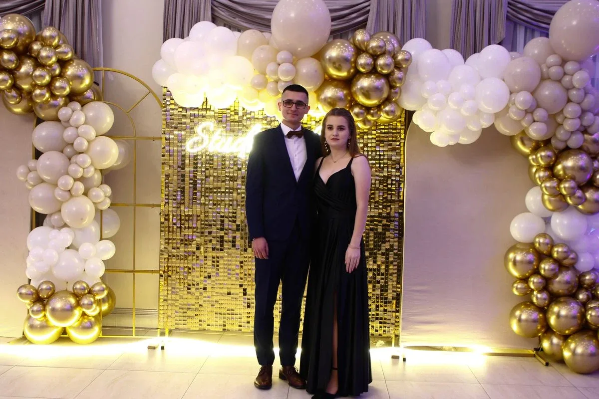 Ostatni bal przed maturą. Studniówka uczniów "Ekonomika" (zdjęcia, wideo)