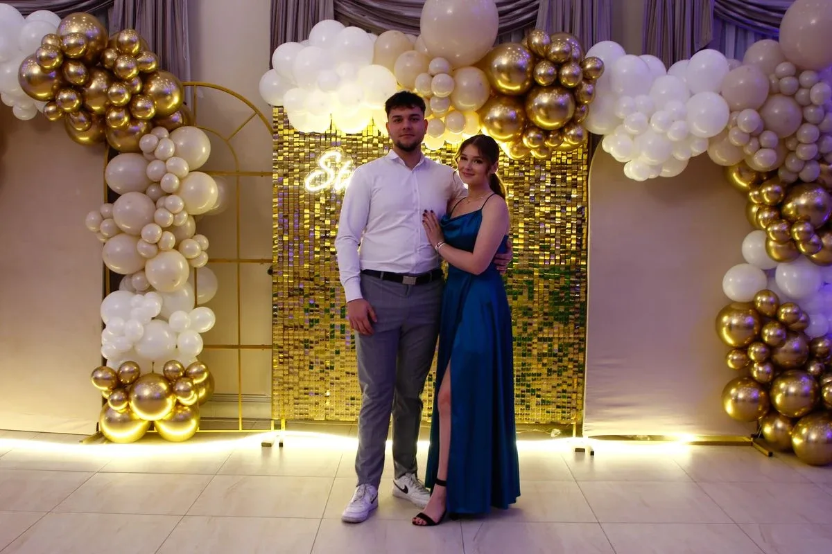 Ostatni bal przed maturą. Studniówka uczniów "Ekonomika" (zdjęcia, wideo)