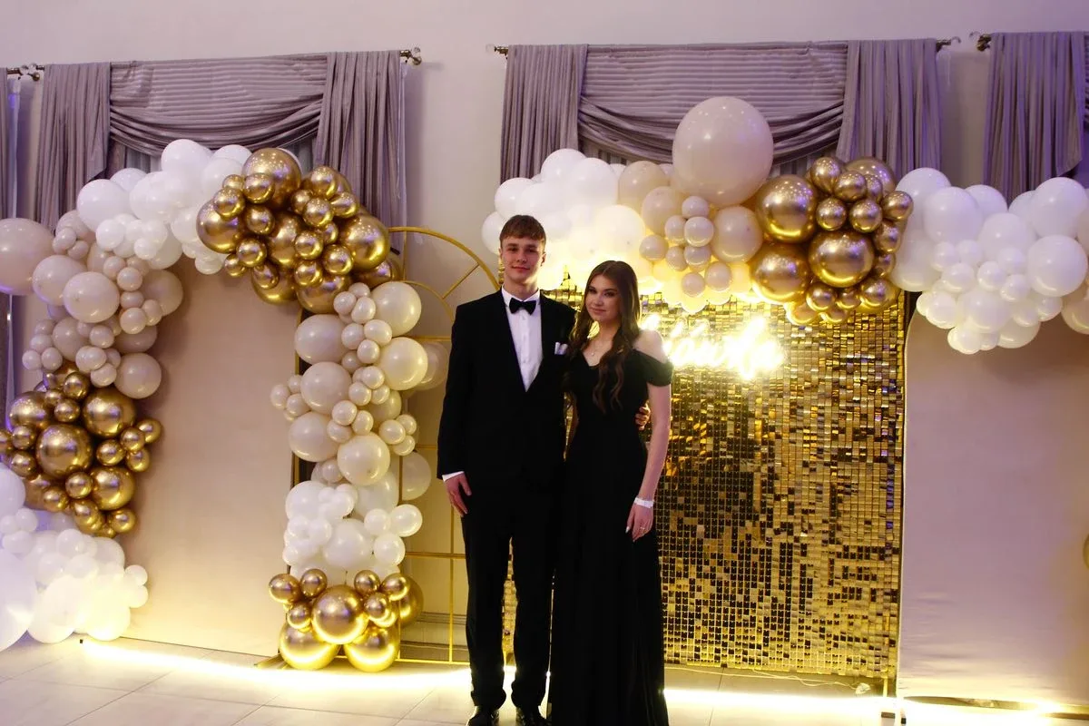 Ostatni bal przed maturą. Studniówka uczniów "Ekonomika" (zdjęcia, wideo)