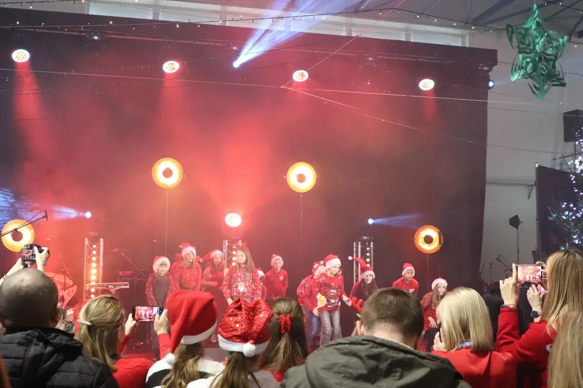 I Jarmark Bożonarodzeniowy w Broku. Świąteczna atmosfera i radosne oczekiwanie na Boże Narodzenie (zdjęcia)