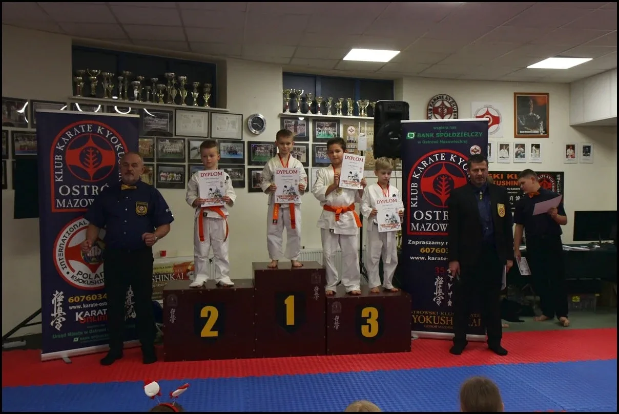 Turniej Mikołajkowy w Ostrowskim Klubie Karate Kyokushinkai (zdjęcia)