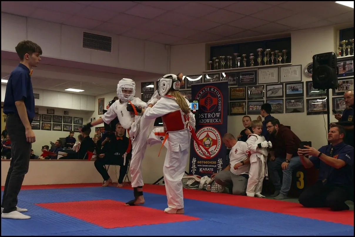 Turniej Mikołajkowy w Ostrowskim Klubie Karate Kyokushinkai (zdjęcia)
