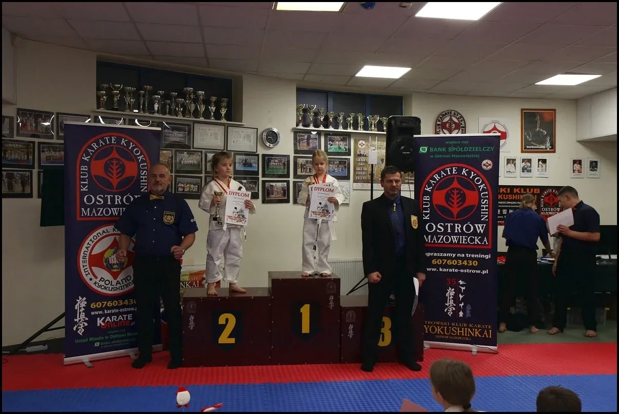 Turniej Mikołajkowy w Ostrowskim Klubie Karate Kyokushinkai (zdjęcia)