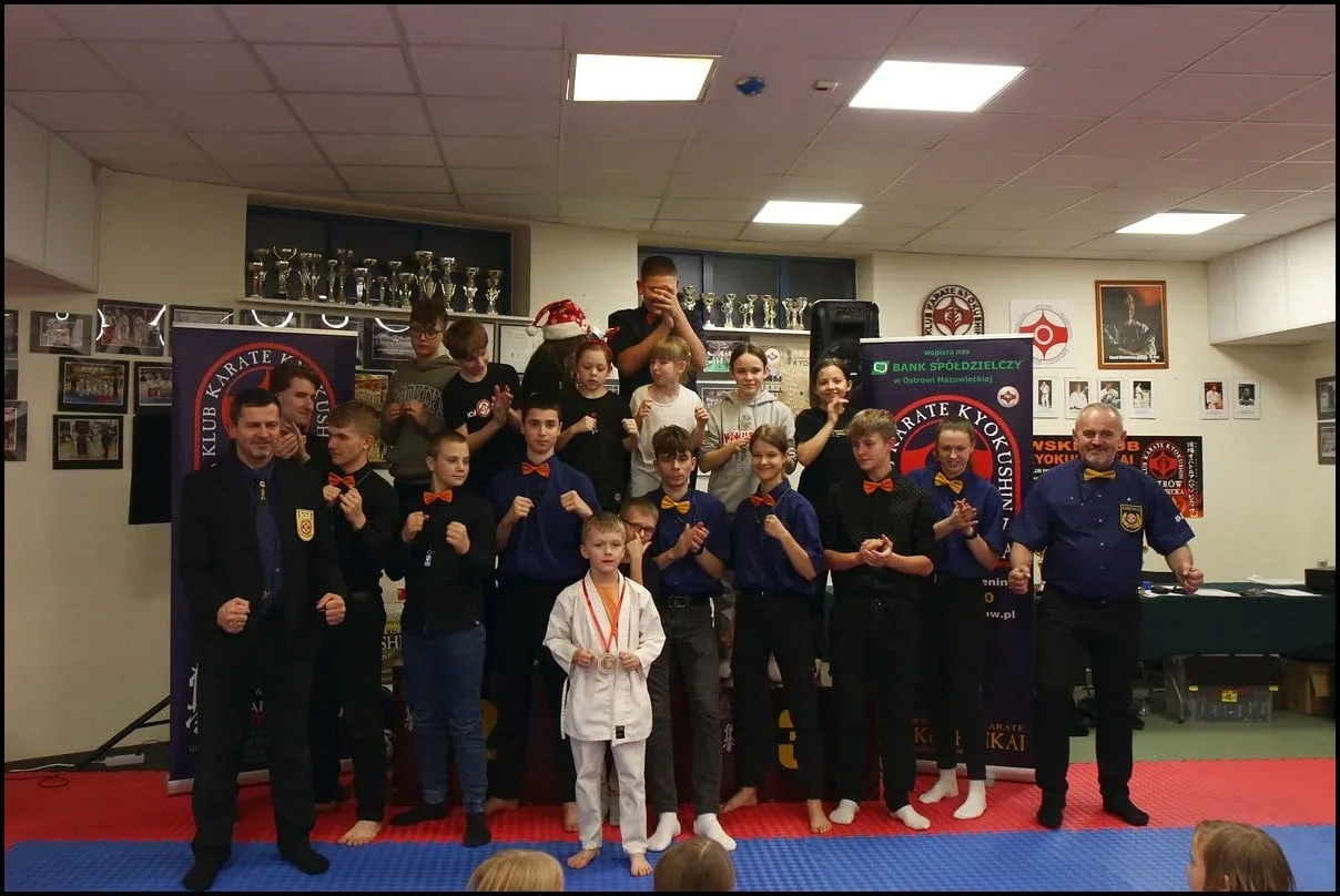 Turniej Mikołajkowy w Ostrowskim Klubie Karate Kyokushinkai (zdjęcia)