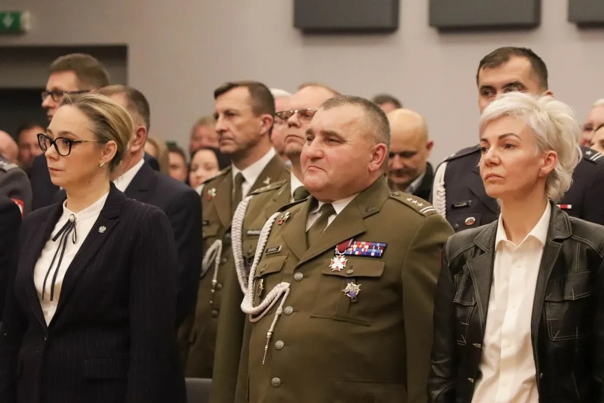 Uroczyste pasowanie pierwszoklasistów Technikum Lotniczego w Nagoszewie (zdjęcia)